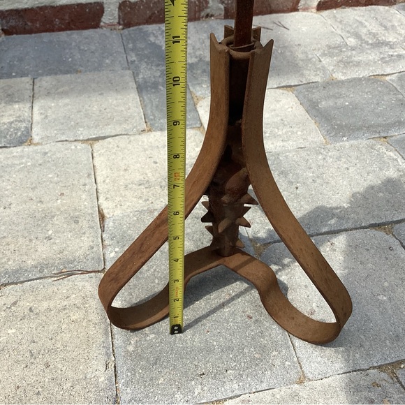 Vintage - Sword Styled Ashtray - Extremely Unique - Free Standing - Rustic Metal - Picture 10 of 11